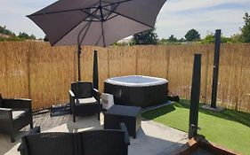 Beau Logement Avec Terrasse, Jacuzzi Et Terrain De Petanque Privatif A 5 Minutes De La Plage